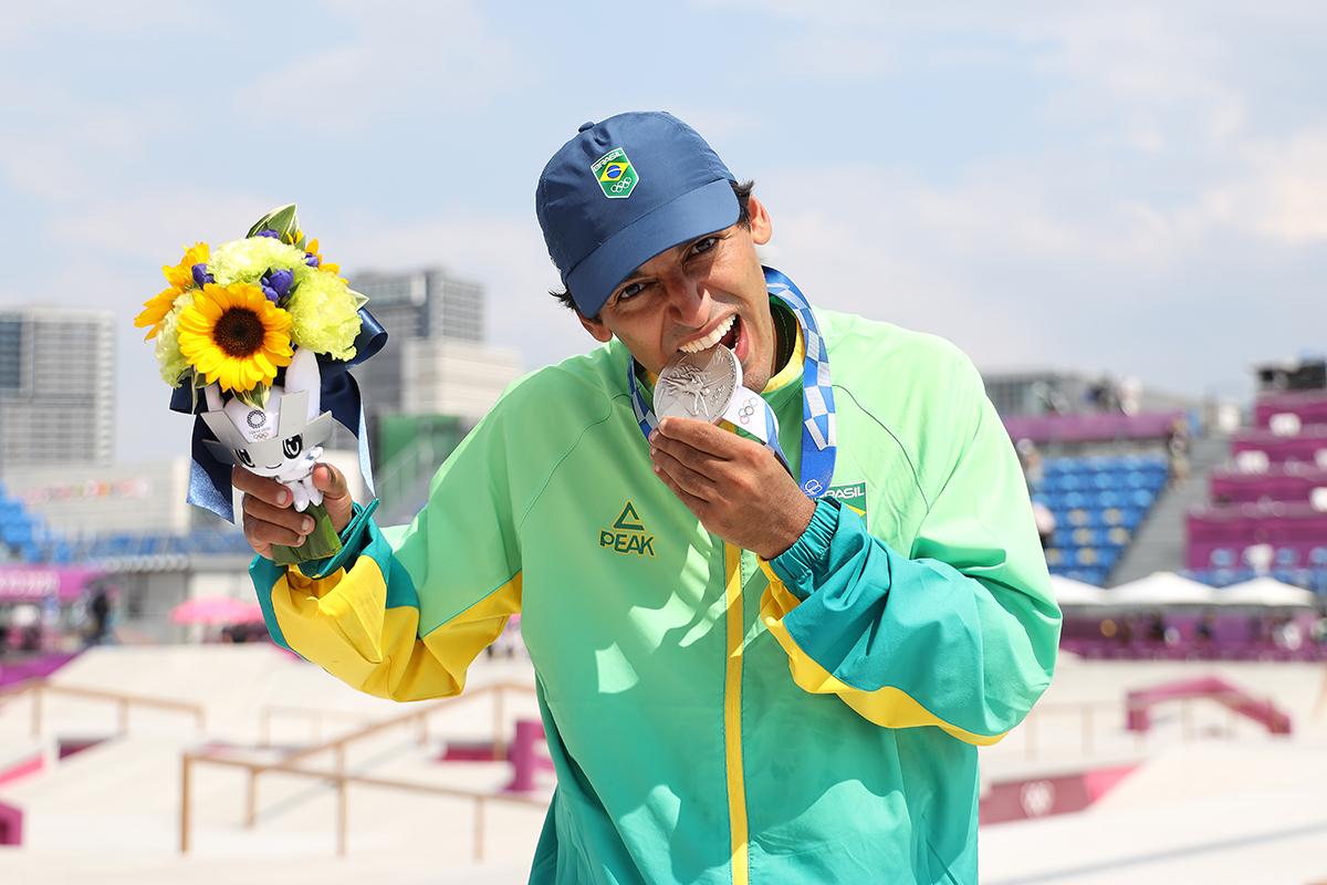 Kelvin Hoefler escreve nome na história das Olimpíadas com 1ª medalha do Brasil no Japão