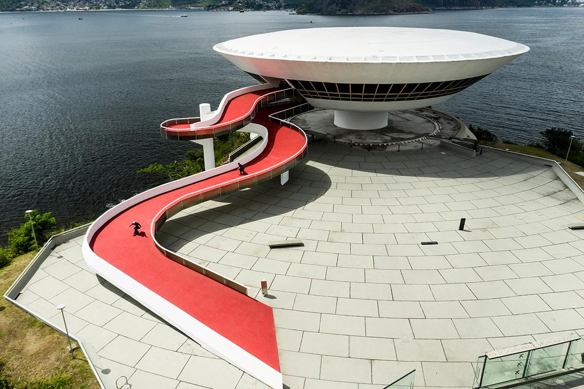 Pedro Barros e Murilo Peres protagonizam documentário "Sonhos Concretos: O Skate Encontra Niemeyer"