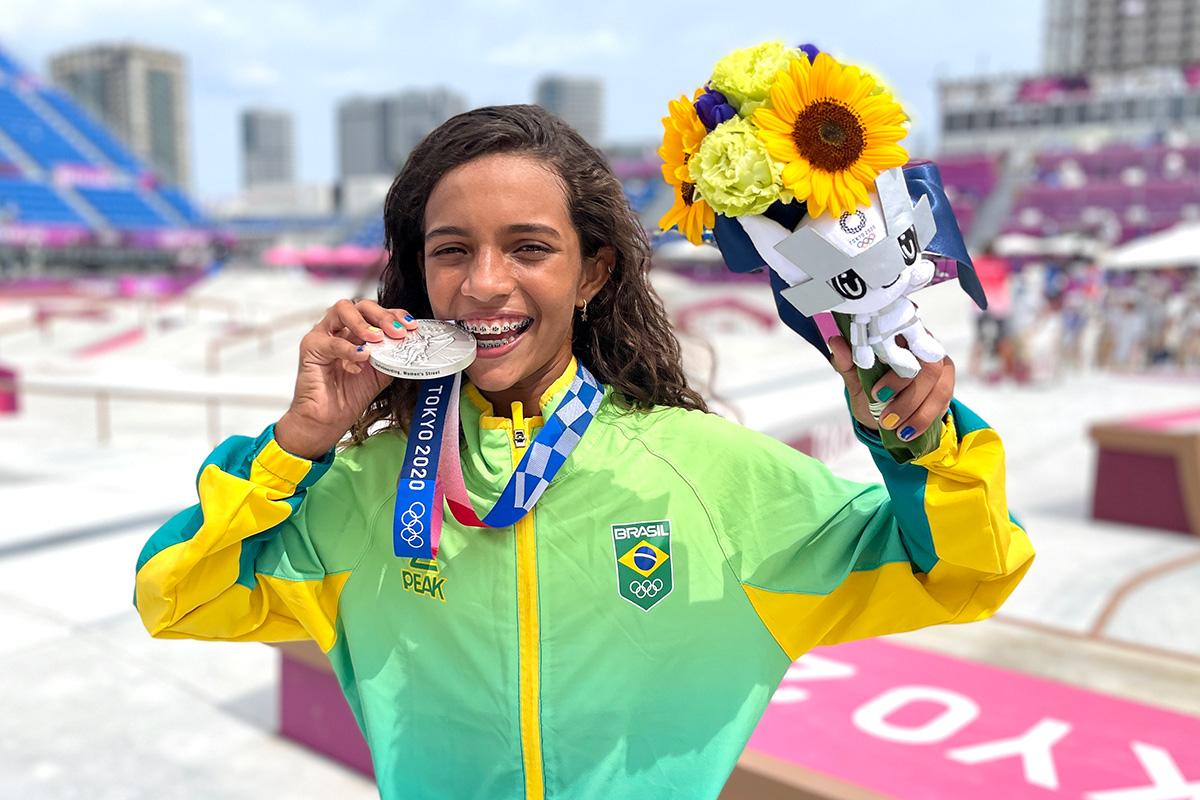 Rayssa Leal conquista prata no Japão e se torna brasileira mais jovem a ganhar medalha olímpica